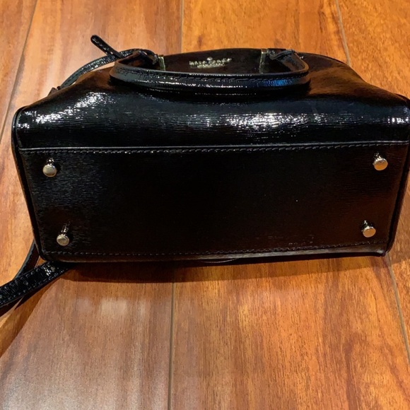 Authentic Kate Spade patent small handle bag - Picture 4 of 8